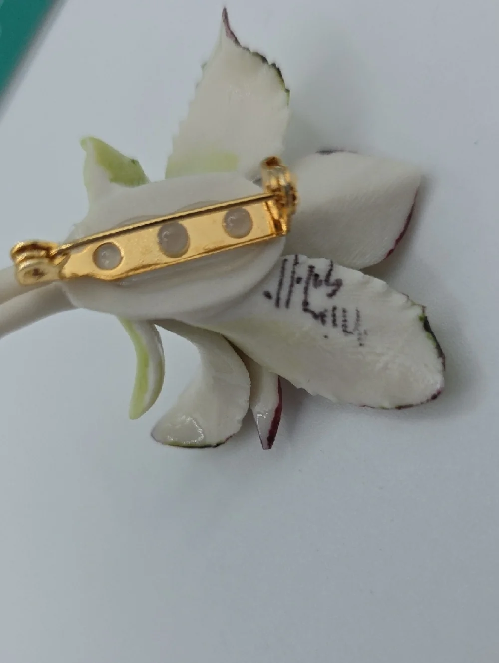 Porcelain Capodimonte Floral Lily Pin Brooch in Cream and Green